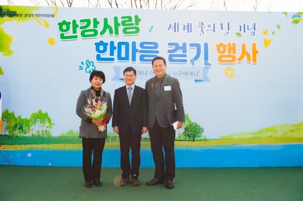 이창해 교수(오른쪽)