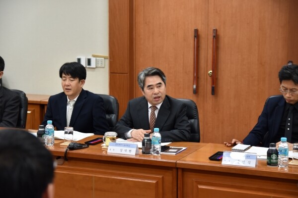 김덕현 총장이 정책협의회 자리에서 발언하는 모습 (사진: 경기과기대 제공)