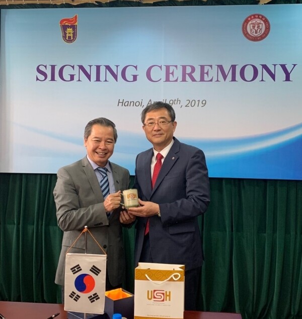 하노이 국립인문사회대와 MOU