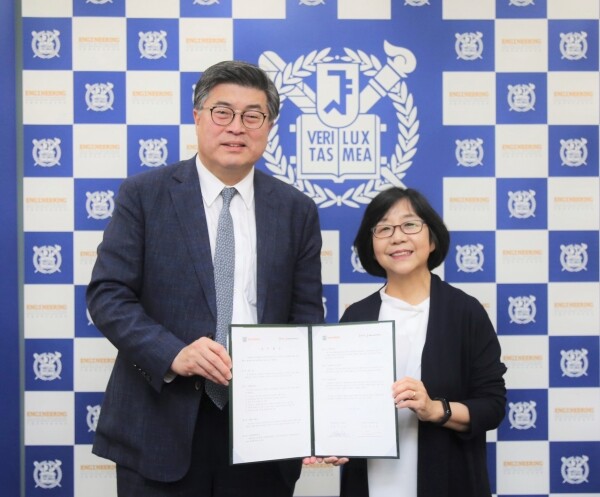 업무협약 체결식.(왼쪽부터) 서울대 공대 차국헌 학장, 건축도시공간연구소 박소현 소장