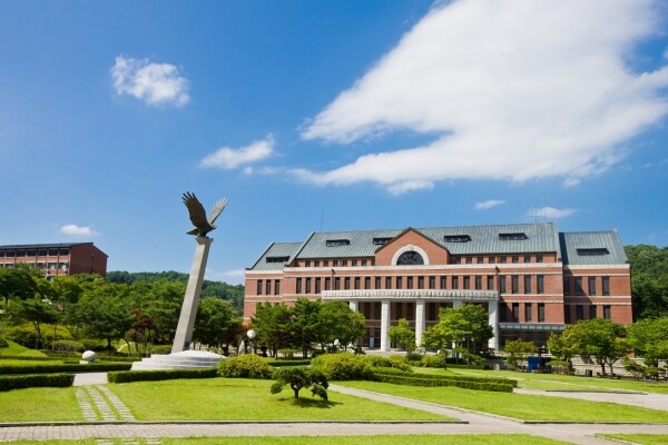 연세대학교 원주캠퍼스(원주부총장 윤영철)가 교육부와 국가평생교육진흥원이 주관하는 ‘2019년 한국형 온라인 공개강좌(K-MOOC) 운영 사업’에 선정됐다. (사진: 연세대 제공)