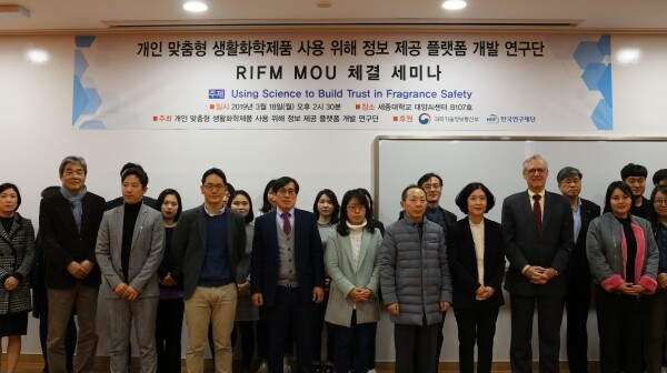대양AI센터에서 MOU 체결 관계자들이 기념 촬영을 하고 있다. (사진: 세종대 제공)