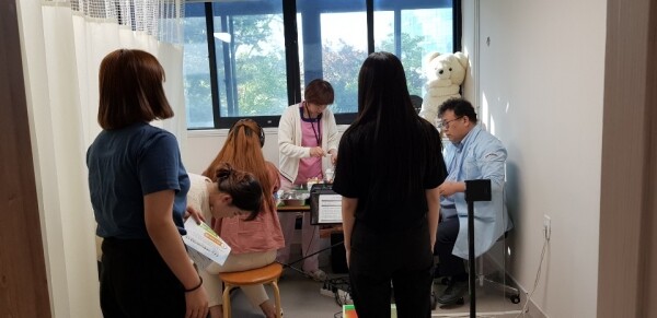 신한대학교(총장 서갑원)는 4월 29일부터 5월 3일까지 간호대학 2학년(132명)을 대상으로 임상실습을 위한 건강검진 및 예방접종을 시행했다. (사진: 신한대 제공)