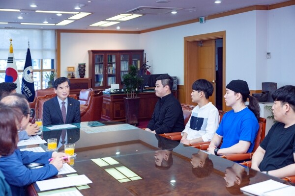 서울과학기술대학교(총장 김종호, 이하 서울과기대)는 5월 14일 서울과기대 총장실에서 ｢독립유공자 후손 간담회｣를 개최했다. (사진: 서울과기대 제공)