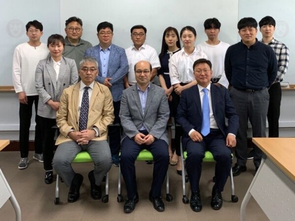 앞줄 좌측부터 Hiroyuki Okui 기술이사, 국가위기관리연구소 물안보센터장 맹승진 교수, 국가위기관리연구소 소장 이재은 교수