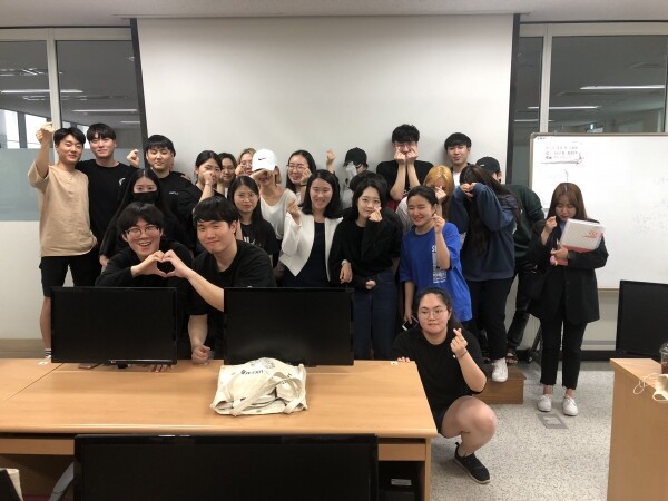가톨릭관동대학교(총장 황창희) 대학일자리센터에서는 5월 17일부터 18일까지 가톨릭관동대 마리아관 221호에서 여대생 및 마케팅 분야 취업 희망 재학생과 지역 학생들을 대상으로 ‘엑셀을 활용한 마케팅 리서치&기획 전문가 자격취득과정’을 진행했다. (사진: 가톨릭관동대 제공)