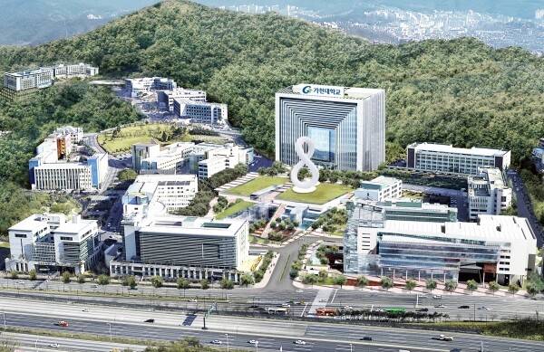 가천대학교(총장 이길여)가 최근 논문의 질을 기반으로 세계대학순위를 매기는 ‘라이덴 랭킹’ 사회과학·인문학 분야에서 국내대학 중 3위를 차지했다. (사진: 가천대 제공)