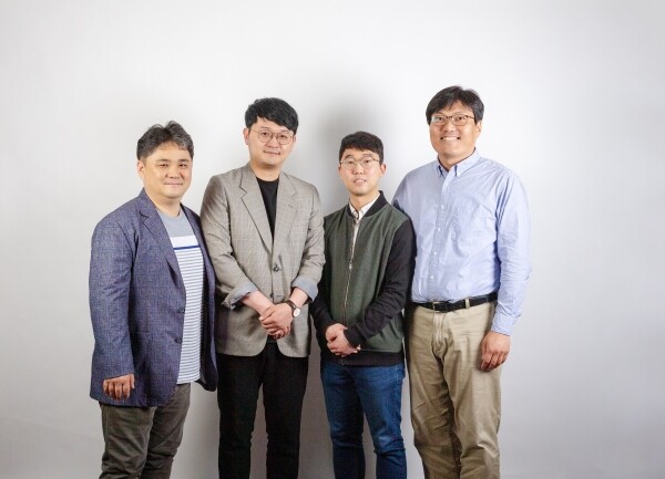 (왼쪽부터) 송명훈 교수, 안승민 박사후 연구원,  정의대 석박사통합과정 연구원, 김주영 교수 (사진: UNIST 제공)