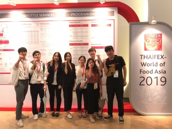 한국외국어대학교(HUFS, 총장 김인철) 지역특화 청년무역전문가 양성사업단(HUFS GTEP 사업단)이 5월 28일부터 6월 1일까지 진행된 '태국 방콕 식품전시회(Thaifax)'에 참여해 한국 중소기업의 해외 시장 진출을 도왔다. (사진: 한국외대 제공)