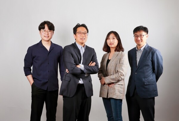 류재건 POSTECH 박사후 연구원, 이준희 UNIST 교수, 서지희 UNIST 석사과정 연구원, 이호식 UNIST 연구조교수