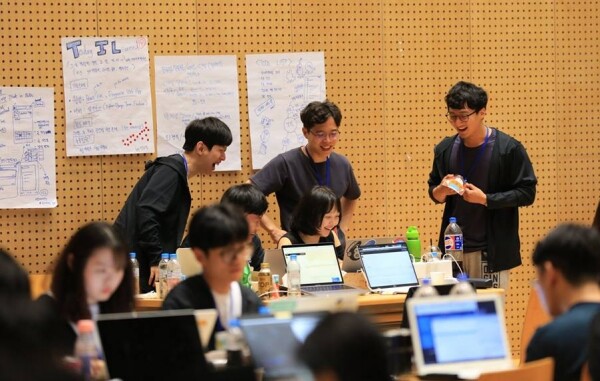 전국 소프트웨어(SW) 중심대학 연합 해커톤대회가 26일부터 나흘간 전북 익산에서 열린다. 사진은 2018년 대회 모습.