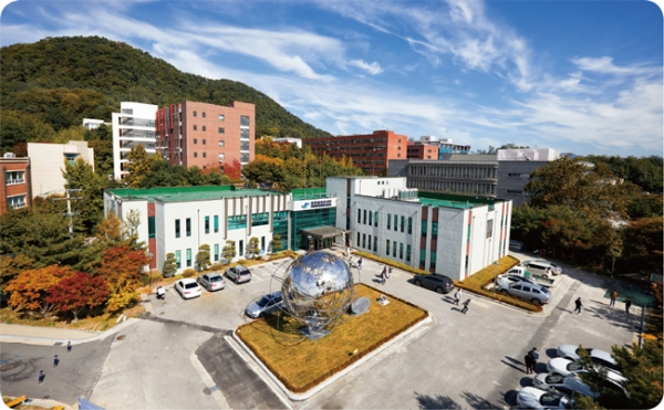 한림대학교(총장 김중수)는 과학기술정보통신부 한국데이터산업진흥원과 공동으로 7월 1일부터 9월 6일까지 ‘빅데이터 청년인재 양성’교육 프로그램을 데이터과학융합스쿨에서 진행한다. (사진: 한림대 제공)