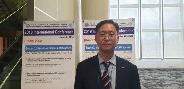 홍콩폴리텍대학에서 논문을 발표한 세종대 김대종 교수 (사진: 세종대 제공)