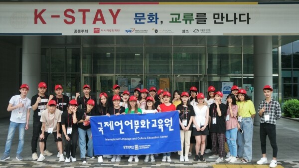 상명대학교(총장 백웅기) 국제언어문화교육원에 재학 중인 외국인 유학생 30명은 지난 7월 19일부터 21일까지 한국문화 체험을 위해 전북 무주에 있는 태권도원을 찾았다. (사진: 상명대 제공)