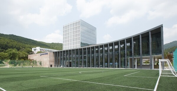 제17회 국제언어학올림피아드는 네이버 파파고(통·번역 서비스), 국립한글박물관, 언어와 다양성, 외국어연구센터(FRC)가 후원하며 7월 29일부터 8월 2일까지 한국외대 글로벌캠퍼스에서 총 35개국 360여 명이 참가해 개최될 예정이다. (사진: 한국외대 제공)