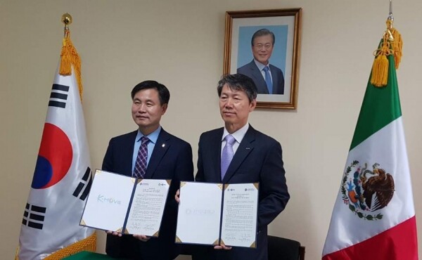 전북대학교(총장 김동원)가 멕시코 소재 대학 및 대한무역투자진흥공사(KOTRA) 멕시코시티 K-MOVE 센터 등과 상호 협력 업무협약을 맺고 산업체 등을 방문하는 등 학생들의 해외취업 지원을 본격화하고 있다. (사진: 전북대 제공)
