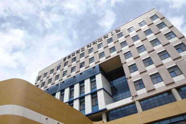 충북대학교(총장 김수갑)는 8월 5일부터 6일 오후 6시까지 ‘2019학년도 후기 대학원 계약학과(화장품산업학과)’ 석사과정생을 모집한다. (사진: 충북대 제공)