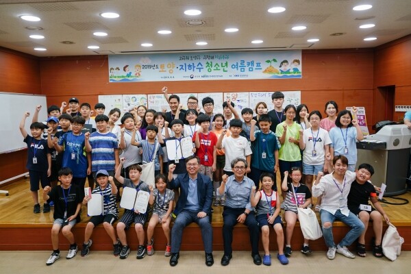 강원대학교(총장 김헌영)는 환경부·한국환경산업기술원과 함께 8월 6일 춘천캠퍼스 영상바이오관과 농생대 3호관에서 「토양·지하수 청소년 여름캠프」를 개최했다. (사진: 강원대 제공)