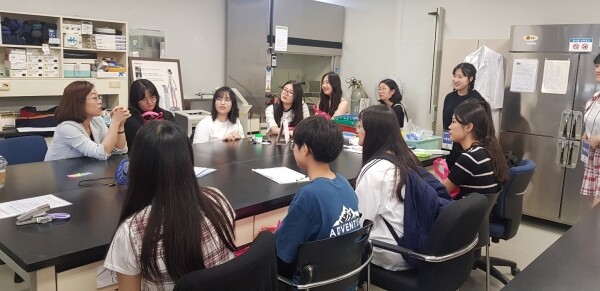 서울여자대학교(총장 전혜정)는 8월 10일 서울 노원구 서울여대 50주년기념관에서 수도권 소재 여고생 300여 명을 초청해 ‘2019년 서울여대 전공체험’을 개최했다. (사진: 서울여대 제공)