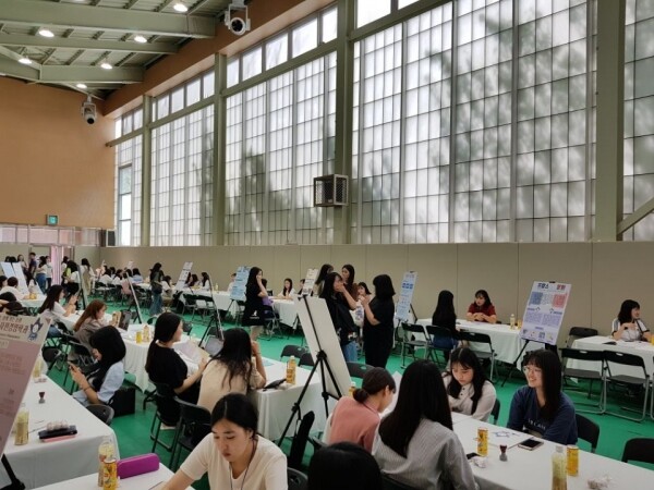지난해(2018) 개최됐던 숙명오픈캠퍼스 전공상담부스 현장 (사진: 숙명여대 제공)