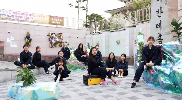 동덕여자대학교(총장 김명애) 회화과 ‘언제나 여기, 미술’ 팀이 '부드러운 공공미술 Soft Public art'로 서울시에서 추진하는 2019 「서울은 미술관」 대학협력 공공미술 프로젝트에  지난 2018년에 이어 2년 연속 선정됐다. (사진: 동덕여대 제공)