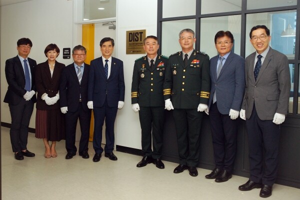 서울과학기술대학교(총장 김종호, 이하 서울과기대)는 9월 10일 교내 테크노큐브동 308호에 ‘국방과학기술연구센터’(이하 DIST, Defense Institute of SeoulTech)를 개소했다. (사진: 서울과기대 제공)