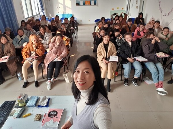 김은민 졸업생은 3년 동안 중국 산동성에서 한국어 교원 파견 활동을 진행했다. (사진: 경희사이버대 제공)