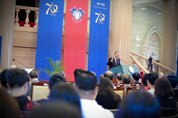 기조발제 중인 반기문 전 유엔사무총장 (사진: 경희대 제공)