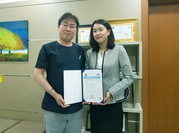 김천대학교(총장 윤옥현) 치위생학과는 대구·경북에 소재하고 있는 14개 치위생(학)과 최초로 경상북도 치과의사회(회장 양성일)와 9월 19일 포항 성모병원에서 산학협력 업무체결을 했다. (사진: 김천대 제공)