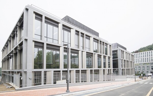 양자나노과학연구단이 입주하는 연구협력관 (사진: 이화여대 제공)