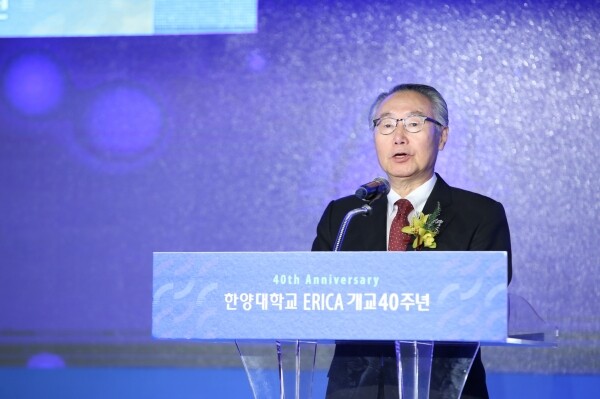 김우승 한양대학교 총장은 경기도 안산에 있는 ERICA캠퍼스에 10년 후 약 1만 명의 고용효과를 가진 500개 이상의 기업을 유치, 학문·연구·산업 등이 함께하는 혁신캠퍼스로 발돋움 시키겠다고 27일 말했다. (사진: 한양대 제공)