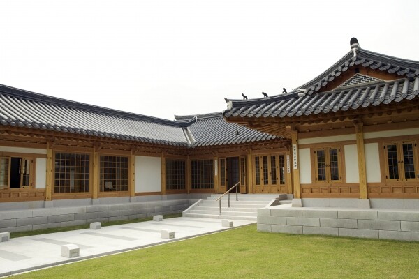 서울사이버대학교(총장 이은주)는 한국어에 대한 해외에서의 수용이 높아지는 사회 흐름에 발맞춰 한국어와 한국문화를 전파하고, 글로벌 다문화 전문가를 양성하기 위해 한국어 문화학과를 개설했다. (사진: 서울사이버대 제공)
