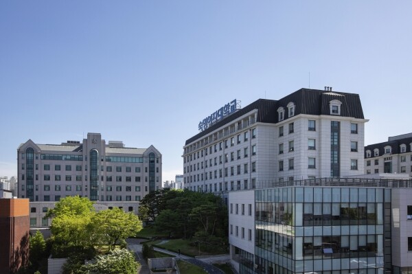 숙명여자대학교(총장 강정애)는 2020학년도 3월 입학자를 위한 특수대학원 신·편입생 모집을 진행한다. (사진: 숙명여대 제공)