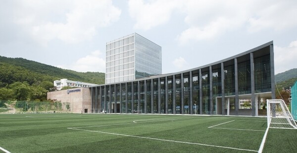 한국외국어대학교(HUFS, 총장 김인철) 글로벌캠퍼스 '경기도형 취업브리지 사업단'(이하 사업단)은 오는 11월 4일, 경기도형 취업브리지 사업 1기 참여 학생들과 기업 간의 원활한 현장실습 일대일 매칭을 지원하기 위해 '사업 참여 학생과 기업 현직자와의 만남'(가제) 행사를 개최한다. (사진: 한국외대 제공)