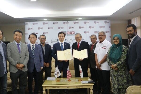 전북대 김동원 총장은 지난 10월 25일 푸트라말레이시아 대학(Universiti Putra Malaysia)과 기본협정(MOU) 및 세부협정(MOA)을 체결했다