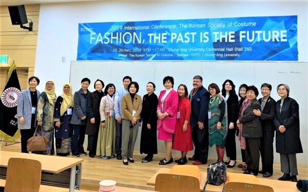 중앙대학교(총장 김창수)가 서울캠퍼스(310관)에서 ‘Fashion, The Past is The Future’란 주제로 ‘2019 한국복식학회 추계국제학술대회’를 개최했다. (사진: 중앙대 제공)