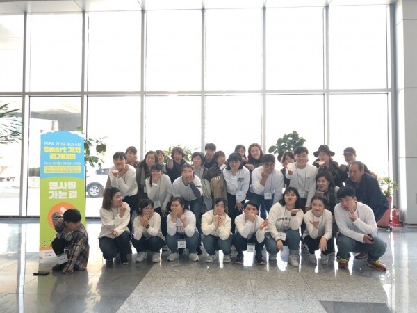 경성대학교(총장 송수건) 장애인 무용단 ‘품品’의 첫 외부공연이 관객들의 뜨거운 환호를 받으며 성공적으로 끝났다. (사진: 경성대 제공)