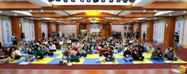 상명대학교(총장 백웅기) 학술정보관은 11월 15일 오후 3시 서울캠퍼스 밀레니엄관 국제회의실에서 ‘제1회 독서 골든벨’을 개최했다. (사진: 상명대 제공)