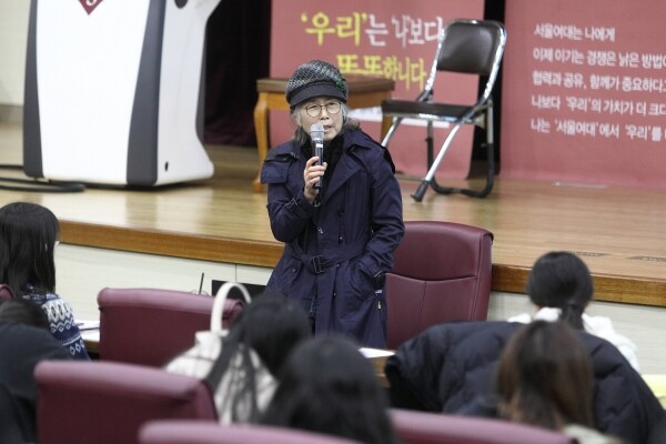 서울여자대학교(총장 전혜정)는 11월 19일 서울시 노원구 서울여대 50주년기념관 국제회의실에서 강은교 시인을 초청해 ‘세계 속의 지성인: 여성의 삶과 예술’ 특강을 개최했다. (사진: 서울여대 제공)