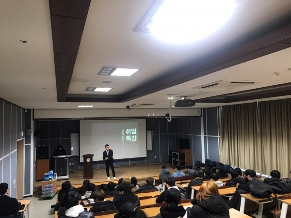 서일대학교(총장 우제창)는 2019학년도 졸업생 홈커밍데이를 11월 20일 진행했다. 이번 홈커밍데이에는 19개학과 1,328명 참석했다. (사진: 서일대 제공)