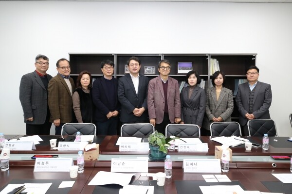 강원대학교(총장 김헌영)를 비롯한 춘천지역 6개 대학은 12월 2일 강원대 대학본부에서 「춘천대학혁신협의회 3차 회의」를 개최했다. (사진: 강원대 제공)