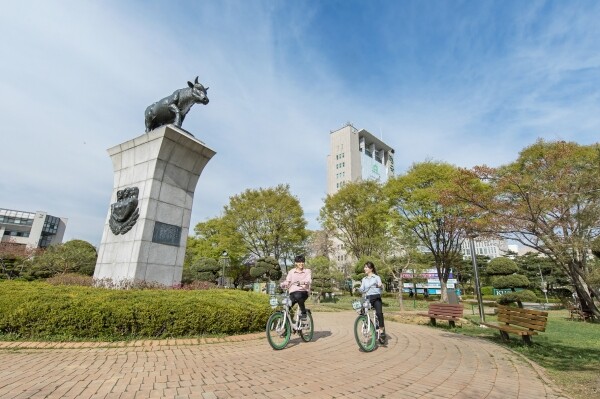 건국대학교는 12월 10일 2020학년도 신입생 수시모집 학생부종합 8개 전형 전체 합격자 1,658명과 논술전형 합격자 452명을 발표했다. (사진: 건국대 제공)