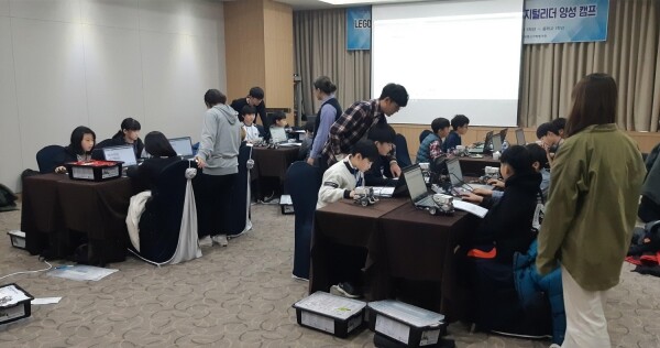 강원도와 한림대학교(총장 김중수) SW중심대학사업단은 지역 초중고학생을 위해 글로벌 주니어 리더 양성 캠프를 운영하고 있다. (사진: 한림대 제공)