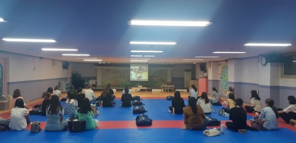 강원대학교(총장 김헌영) 보건과학대학 응급구조학과(학과장 김지희)는 2019년도 강원도청 심폐소생술 등 응급처치 교육훈련 교육 사업을 7월부터 현재까지 진행하고 있다. (사진: 강원대 제공)