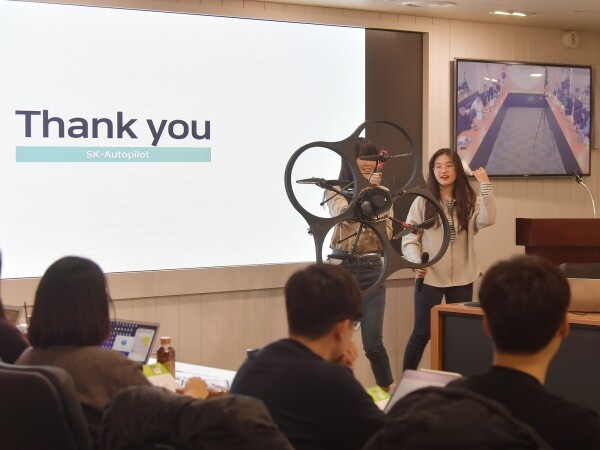 24일 오후 서울 광진구 능동로 건국대학교 행정관에서 열린 2019학년도 2학기 ‘드림(Dream)학기’ 성과발표회에서 참가한  80여명의 학생들이 한 학기동안 수행한 자기설계 프로젝트의 성과를 발표하고 있다.