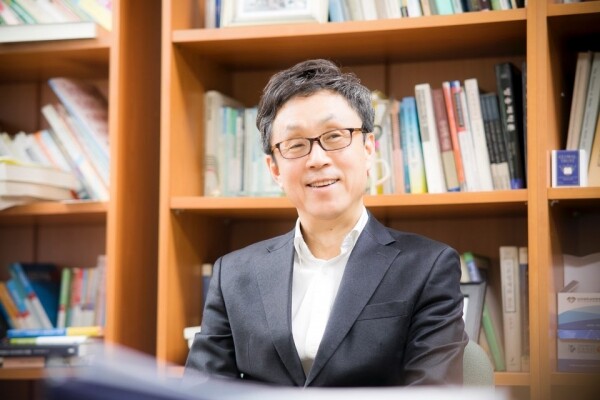 학교법인 경희학원은 지난해 12월 26일 2019년 제5차 이사회에서 경희대학교 제16대 총장으로 한균태 경희대 교수를 선임했다. 신임 총장 임기는 2020년 2월 14일부터 4년이다.