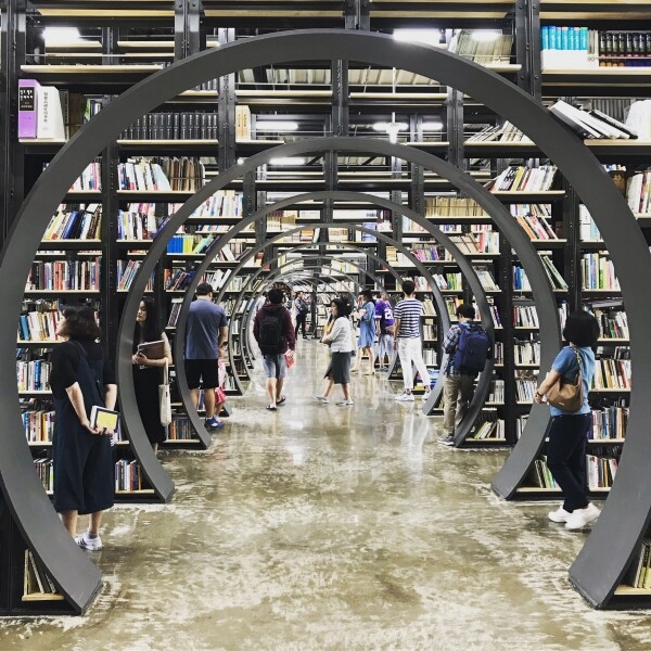 우리나라 대학이 도서와 연속간행물, 전자자료 구입에 사용하는 자료구입비 비율은 총 결산 대비 0.8%에 불과했다. ‘한국도서관기준’(2~2.5%)의 절반에도 못 미치는 것으로 대학 당국의 대학도서관 지원이 여전히 부족한 것으로 드러났다.(사진은 기사내용과 무관함)