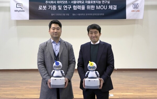 (왼쪽부터) 와이닷츠 윤영섭 대표, 자율로봇지능 연구실 김성우 교수 (사진: 서울대 제공)