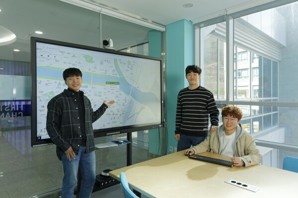 왼쪽부터 김지완, 김태윤, 전대성 학생