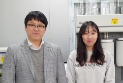 (왼쪽) 장원준 교수, 김지은 씨